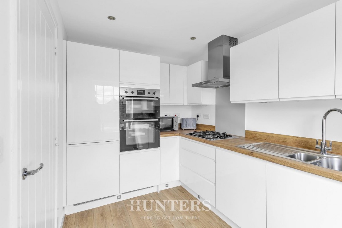 Watt Drive, Middleton M24