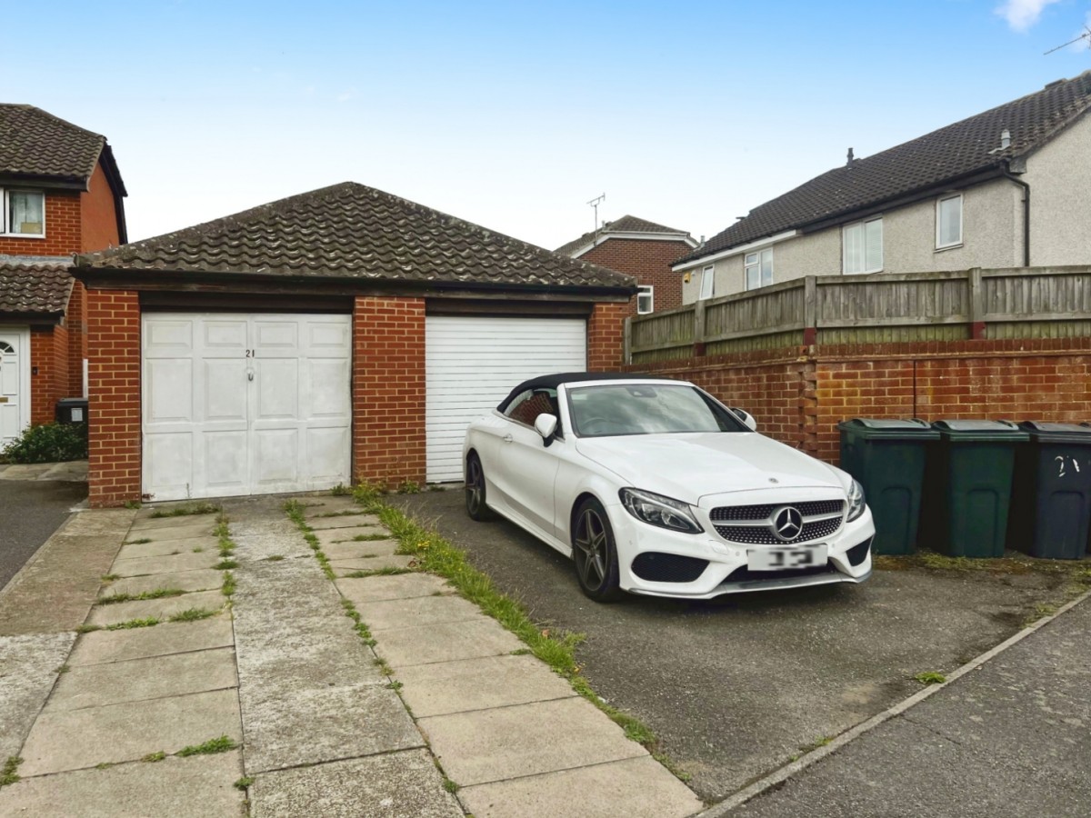 Essella Park Ashford