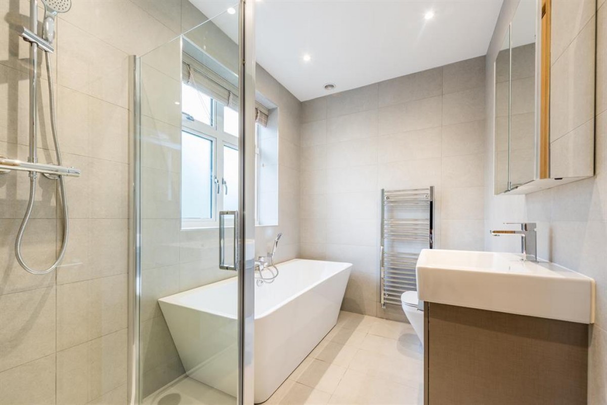 Springfield Road, Kings Heath, Birmingham, B14 7DX