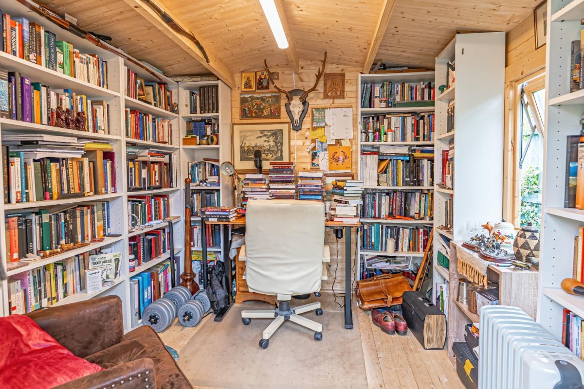 Veritas Grove, Leighton Buzzard