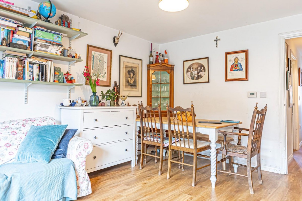 Veritas Grove, Leighton Buzzard