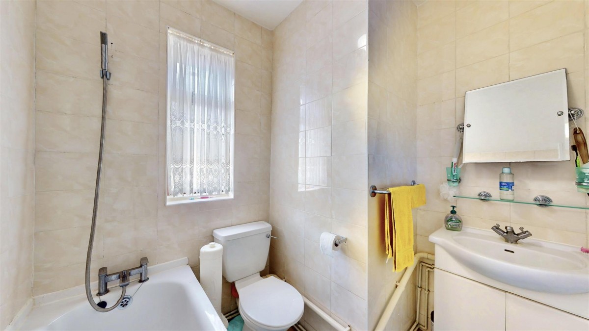 Greenway, Dagenham, RM8