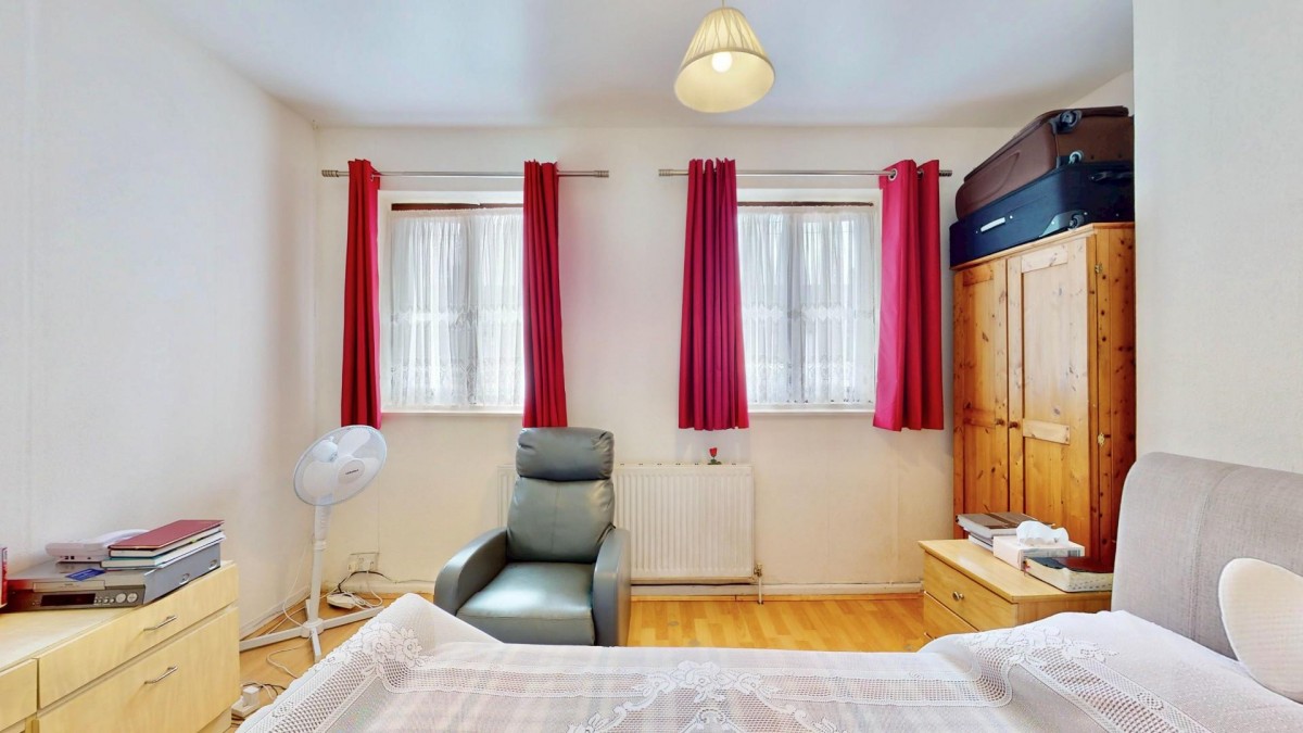 Greenway, Dagenham, RM8