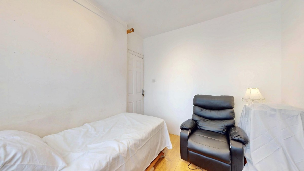 Greenway, Dagenham, RM8