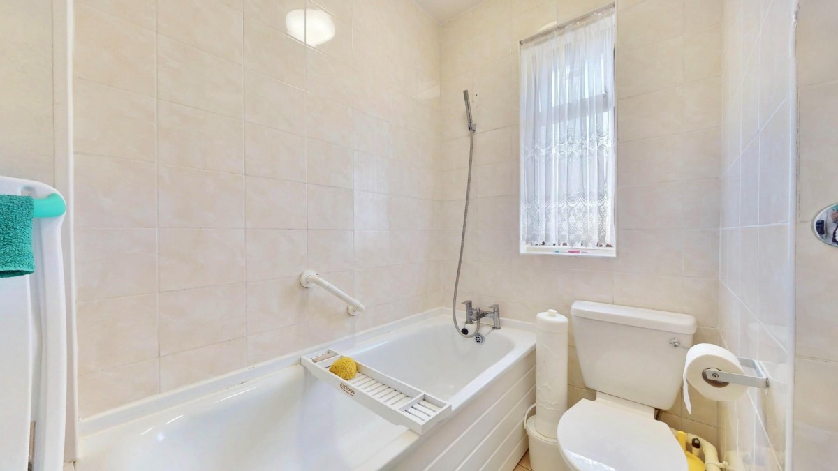 Greenway, Dagenham, RM8