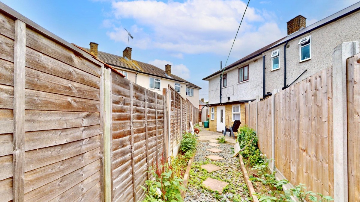 Greenway, Dagenham, RM8