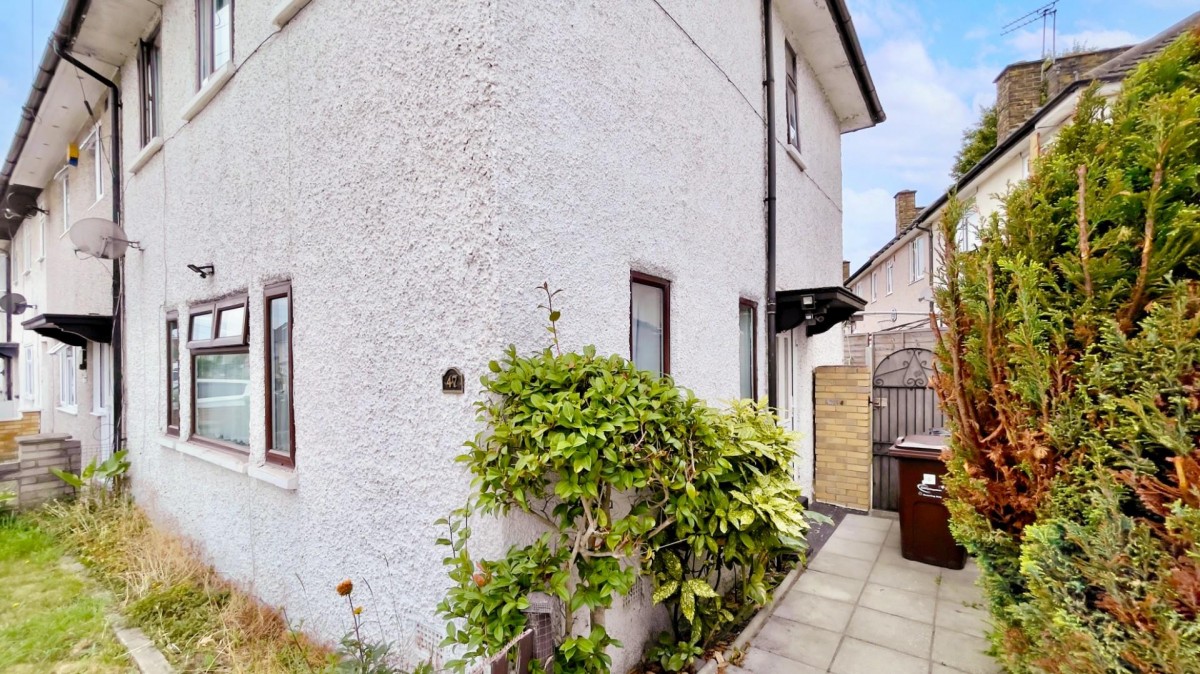 Greenway, Dagenham, RM8
