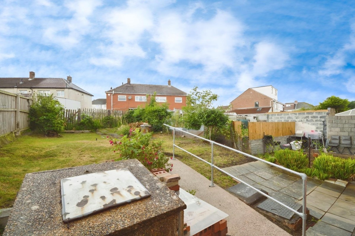 Gullon Walk, Bristol