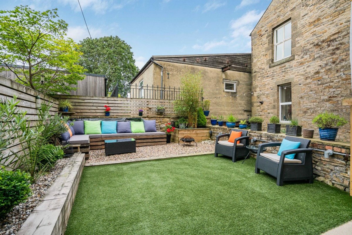 Cross Lane Court, Bradley