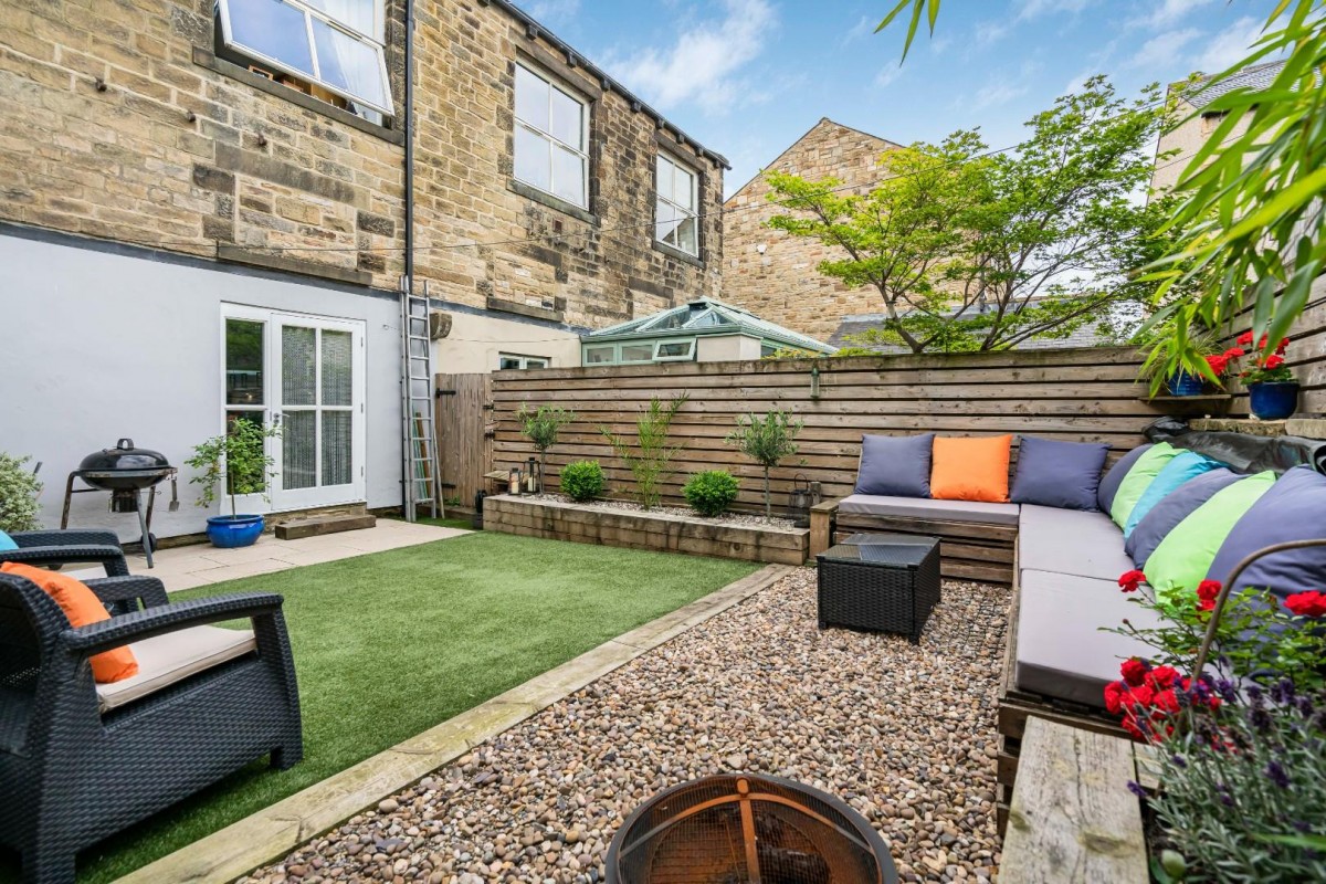 Cross Lane Court, Bradley