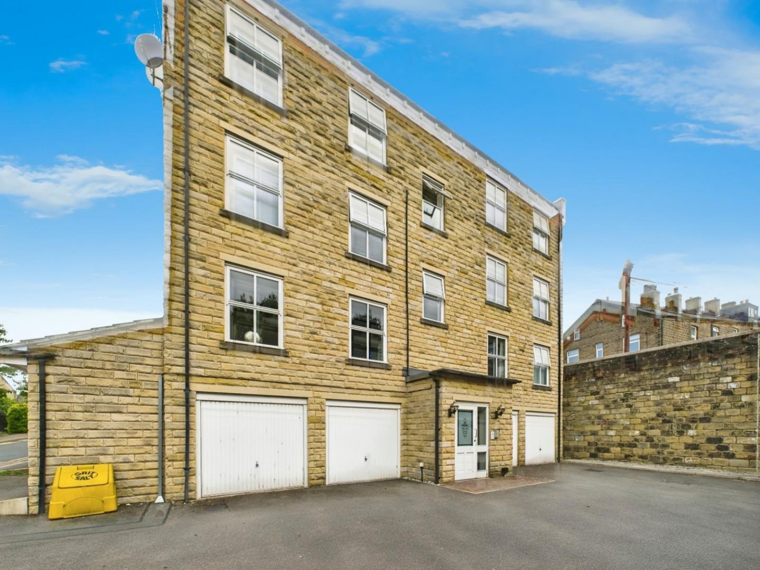 2 bedroom Flat for sale in Gate House, Britannia Wharf, Bingley