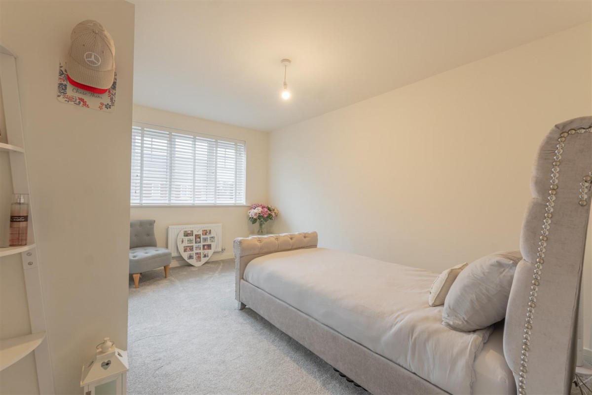 Longlands Avenue, Stourbridge, DY8 3TU