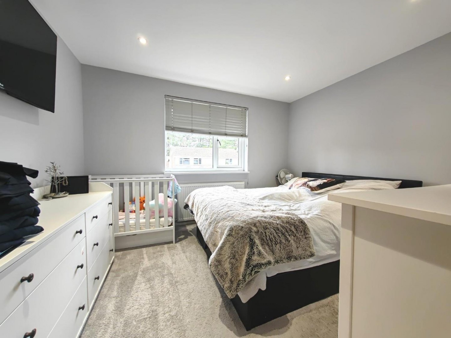 Spinis, Bracknell