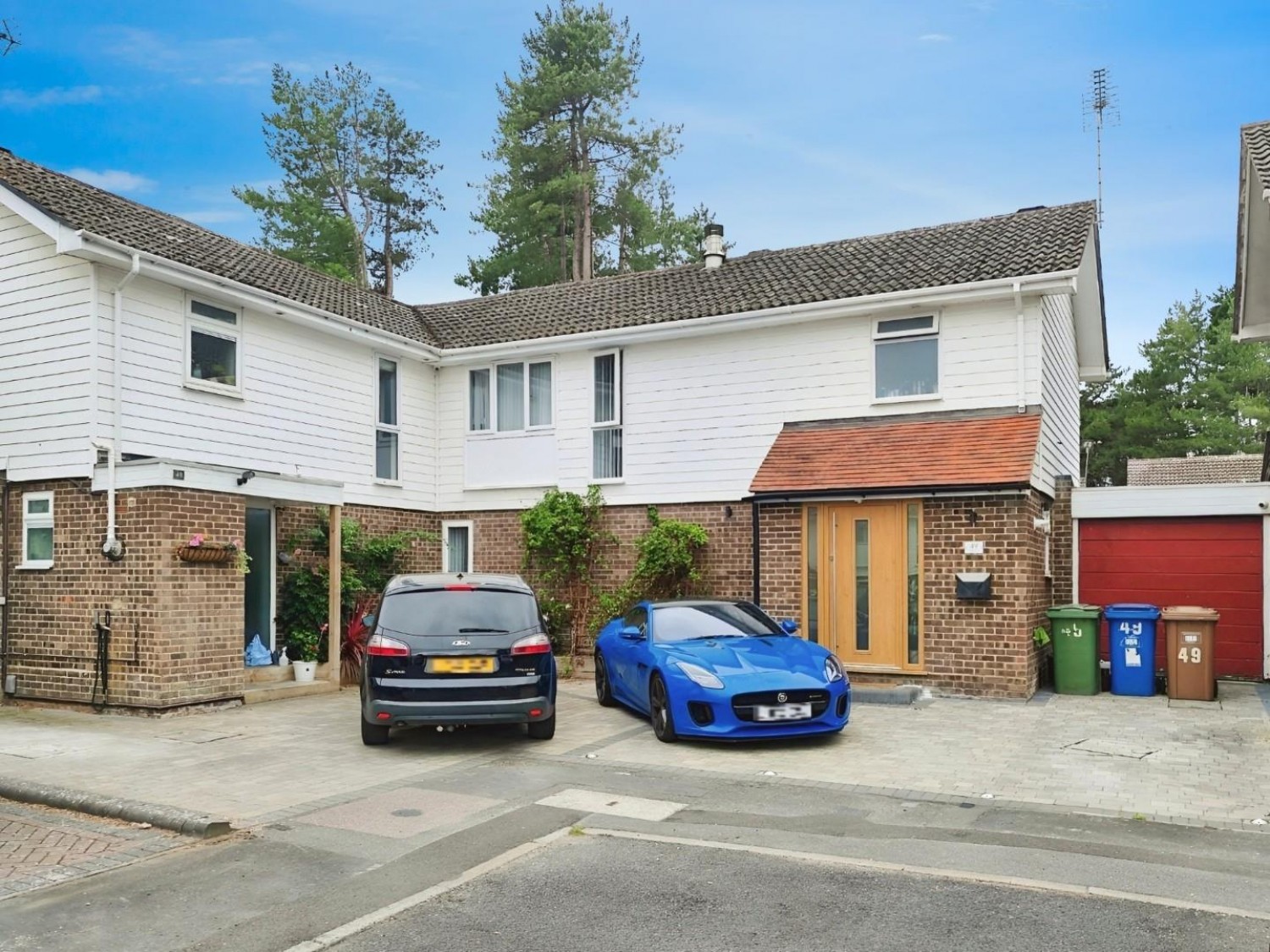 Spinis, Bracknell