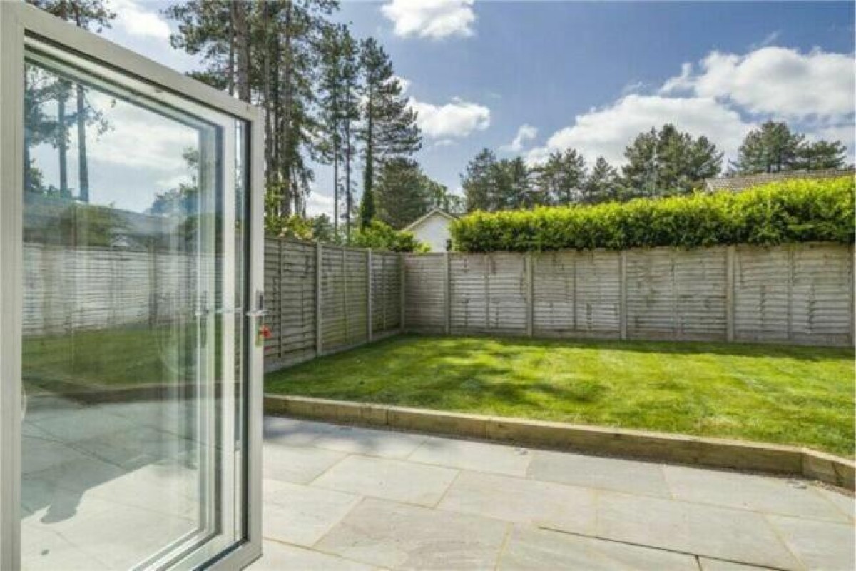 Spinis, Bracknell