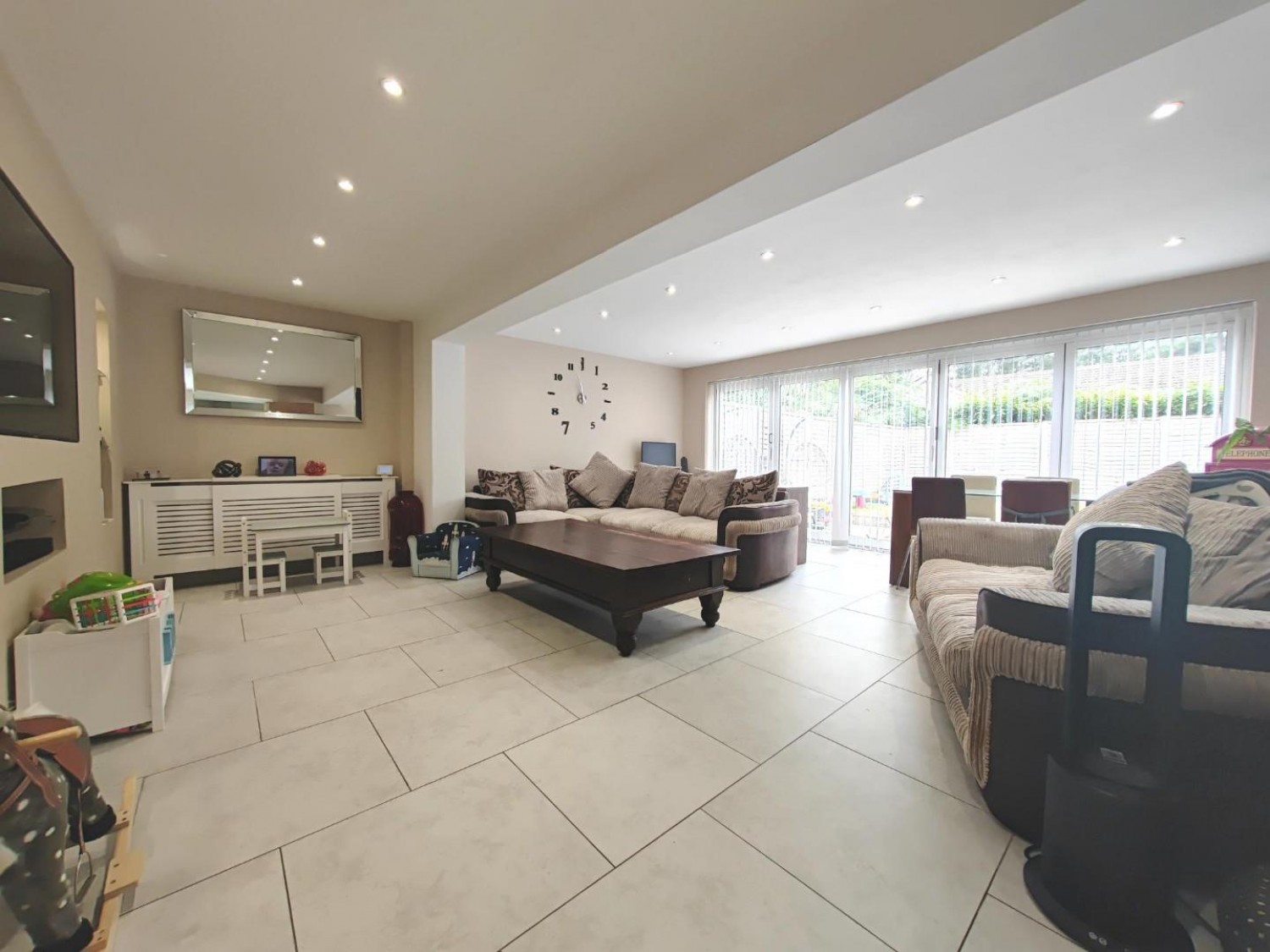 Spinis, Bracknell