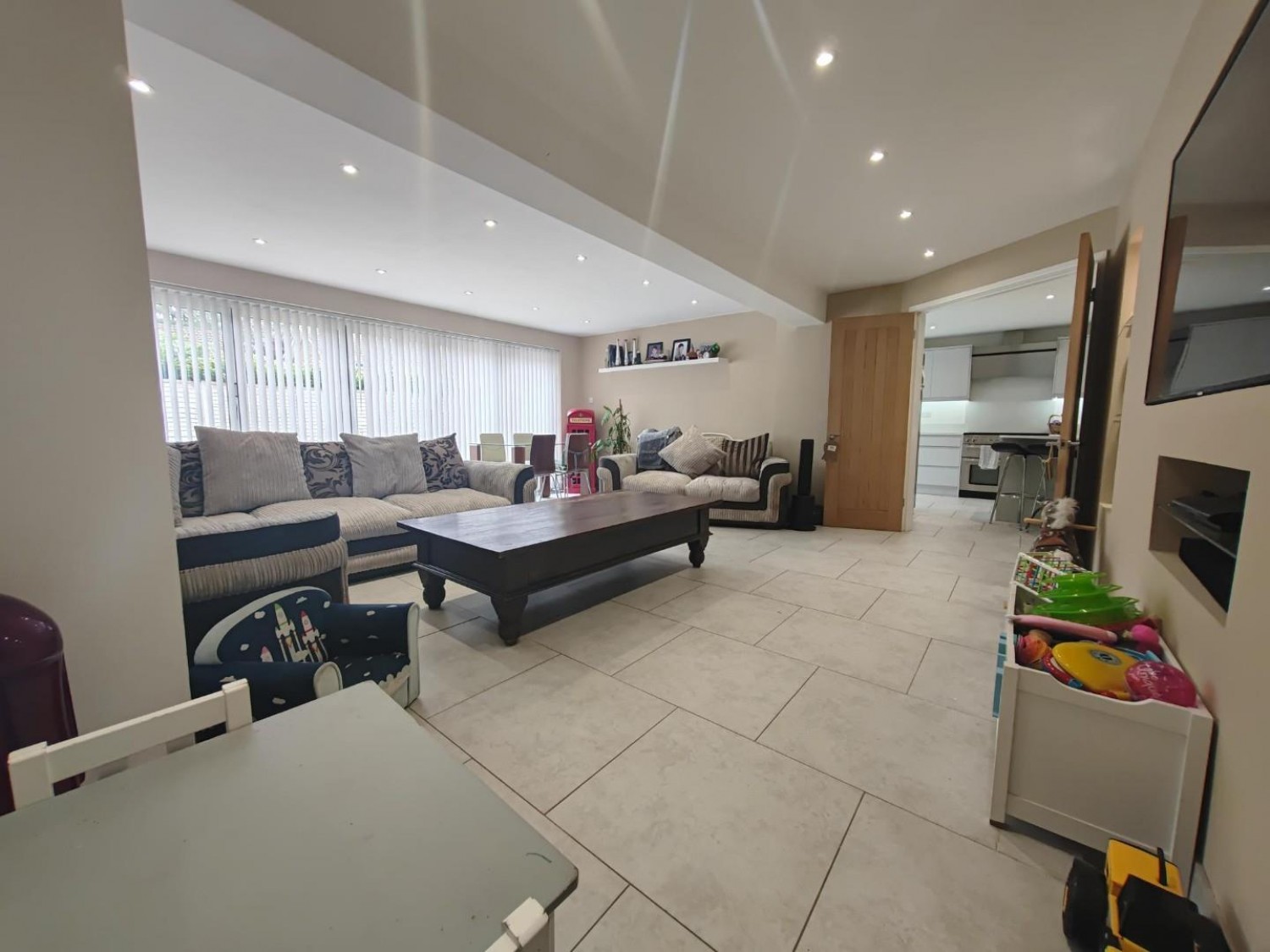 Spinis, Bracknell