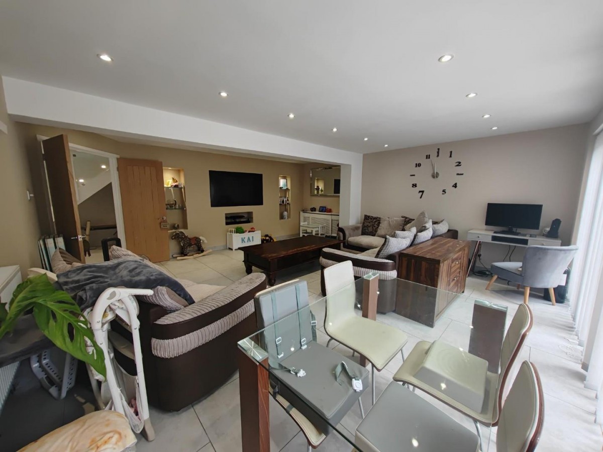 Spinis, Bracknell