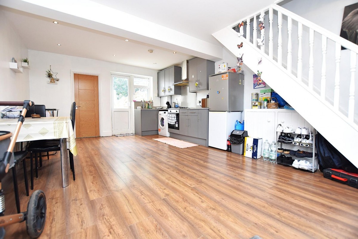 Oval Road North, Dagenham, RM10