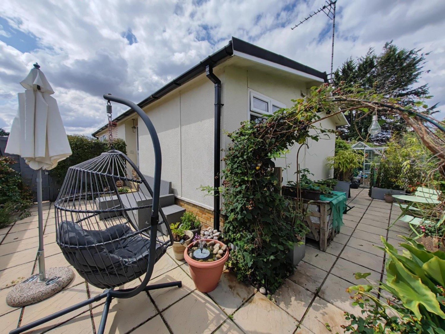 Bearwood Park, Bearwood Path, Winnersh