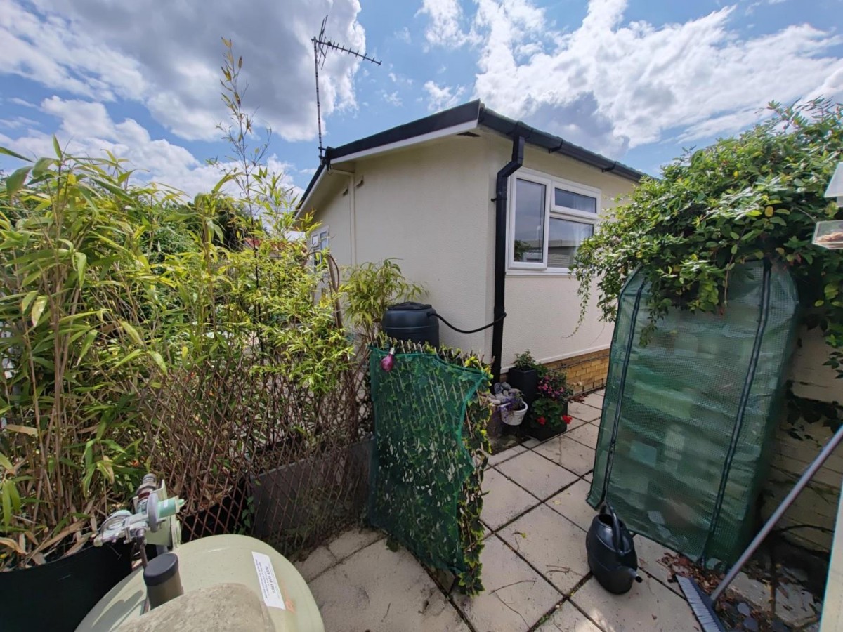 Bearwood Park, Bearwood Path, Winnersh