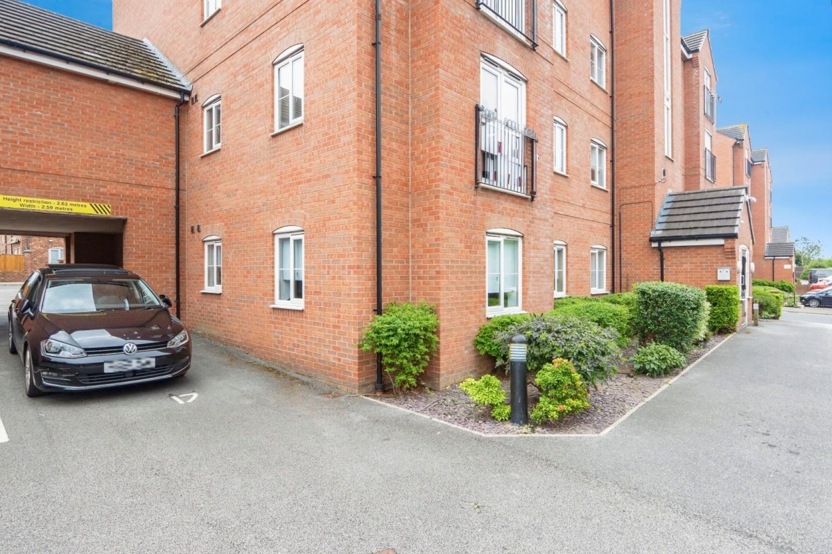 Chapman Road, Thornbury, BD3 7FE