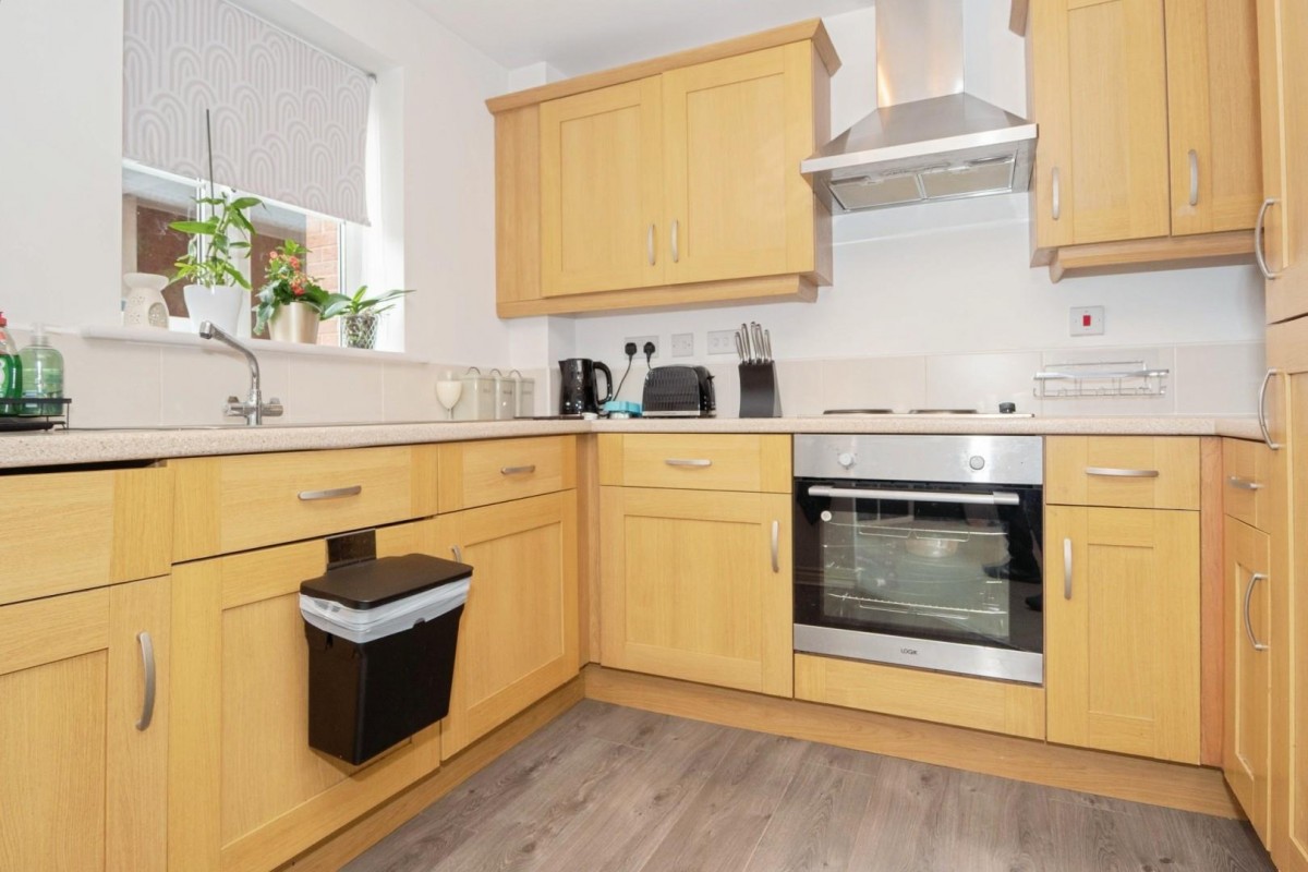 Chapman Road, Thornbury, BD3 7FE