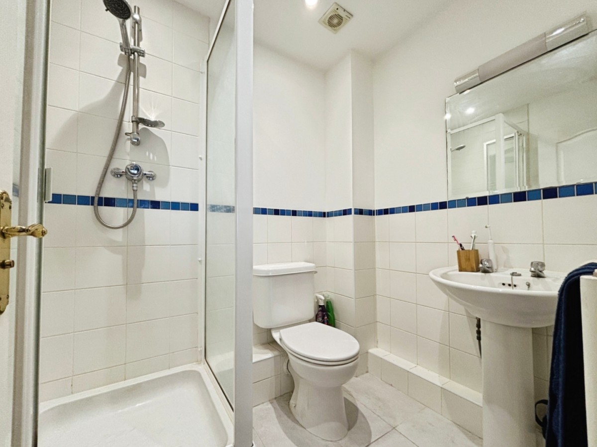 Galloway Drive, Kennington