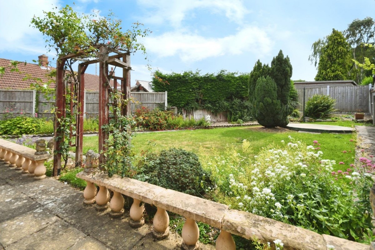 Laurel Crescent, Hollingwood, Chesterfield, S43 2LJ