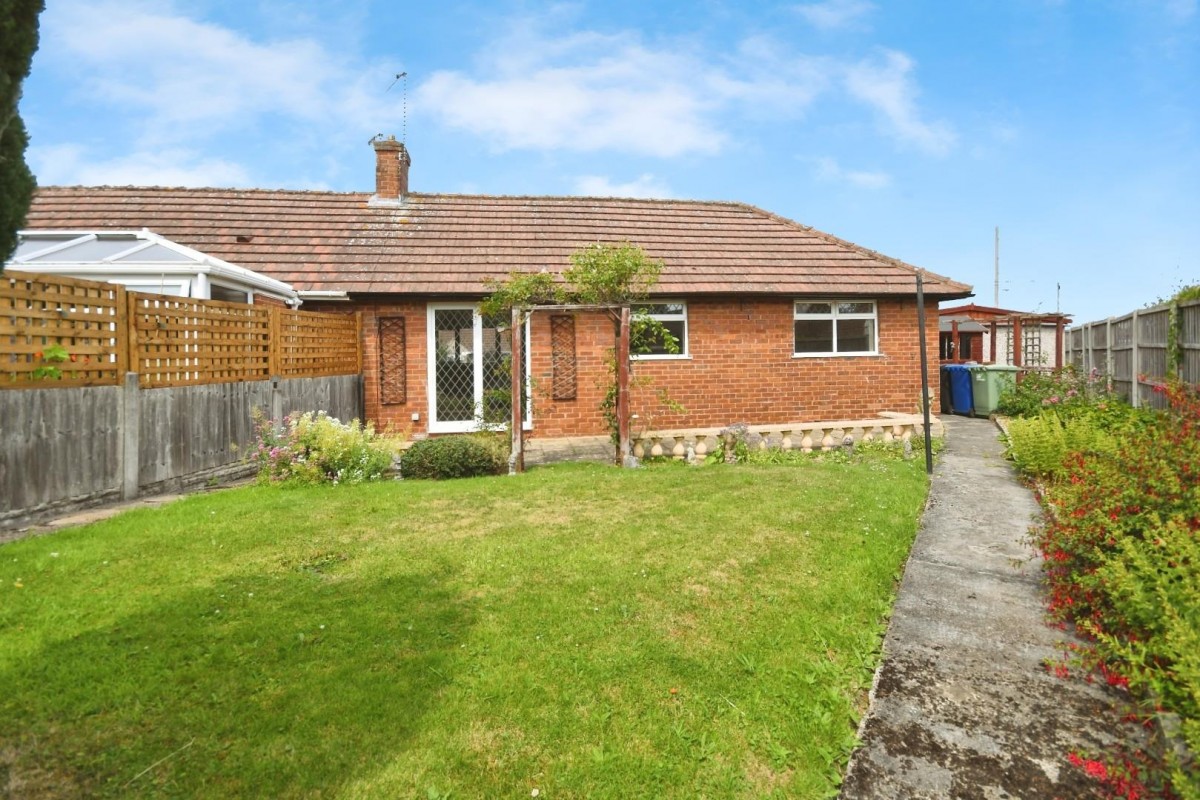 Laurel Crescent, Hollingwood, Chesterfield, S43 2LJ