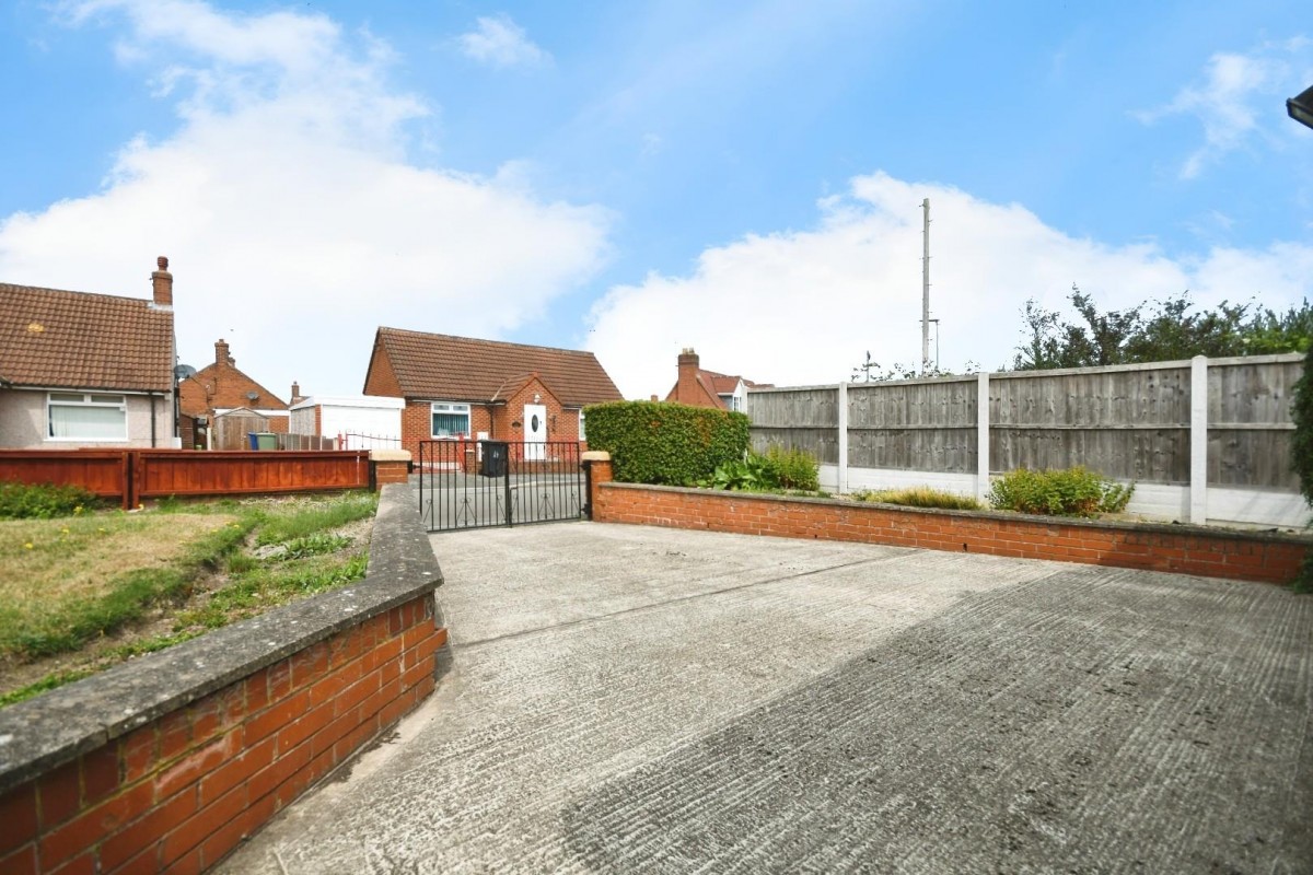 Laurel Crescent, Hollingwood, Chesterfield, S43 2LJ