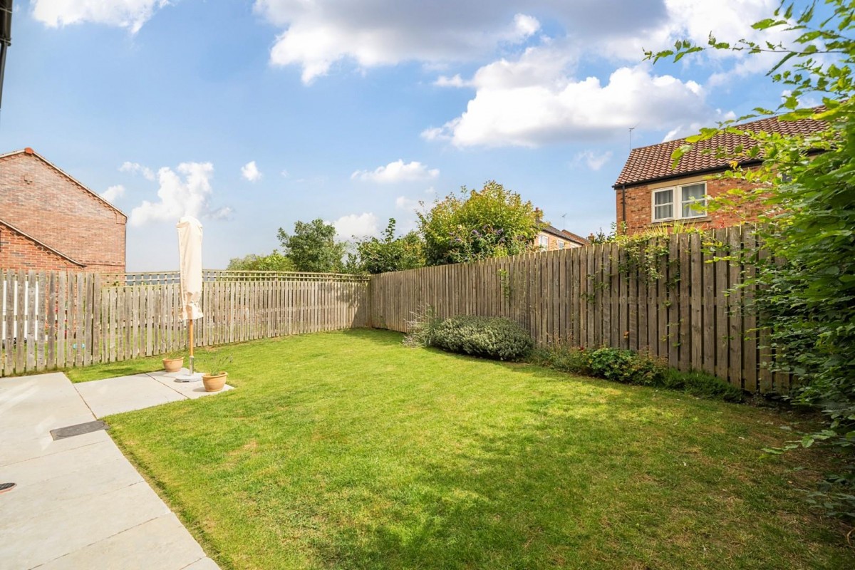 Laurels Farm Drive, Church Fenton, Tadcaster, North Yorkshire