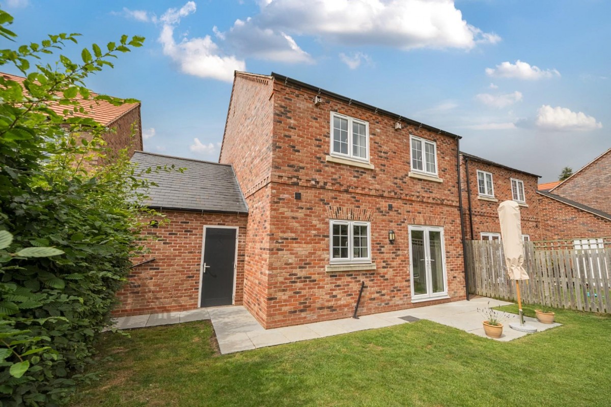 Laurels Farm Drive, Church Fenton, Tadcaster, North Yorkshire