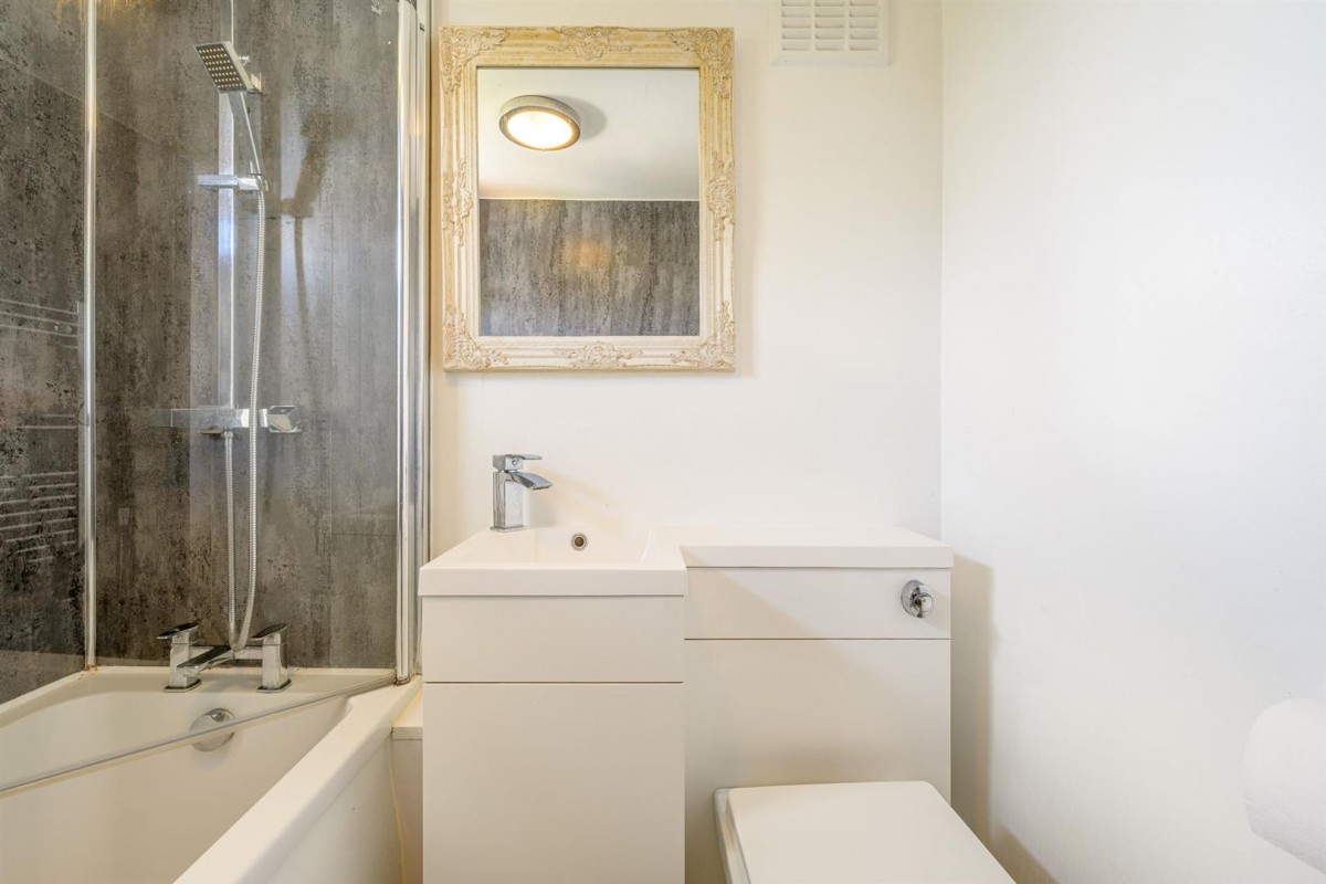 Commonside, Brierley Hill, DY5 4AA