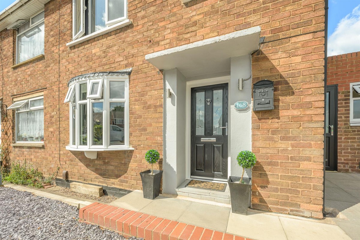 Commonside, Brierley Hill, DY5 4AA