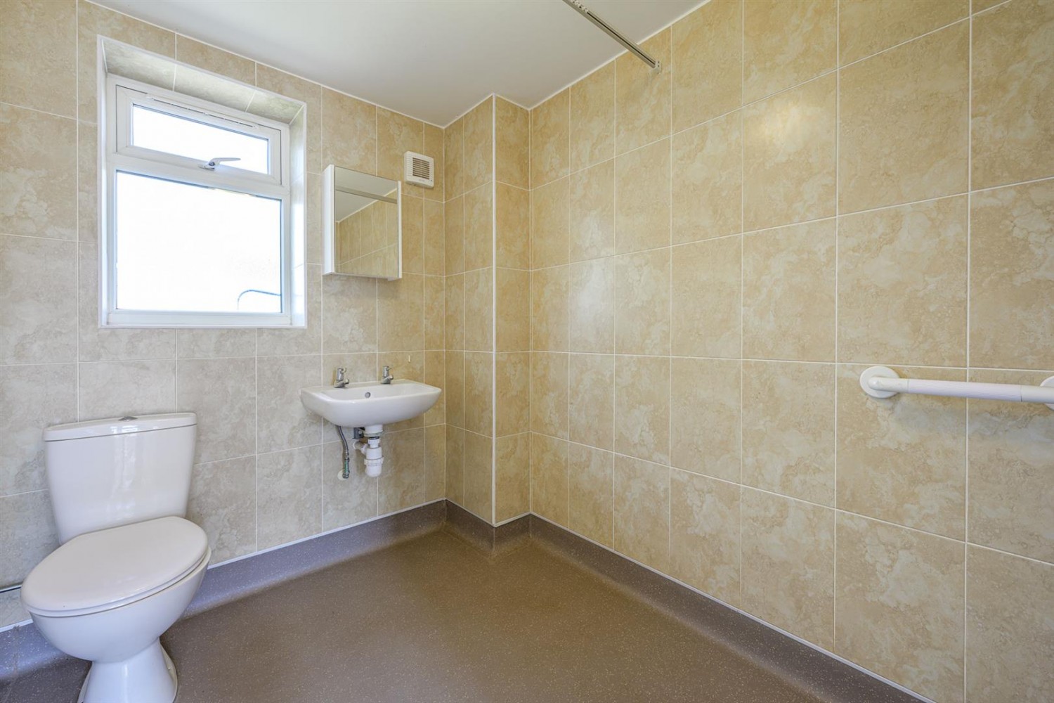 Commonside, Brierley Hill, DY5 4AA