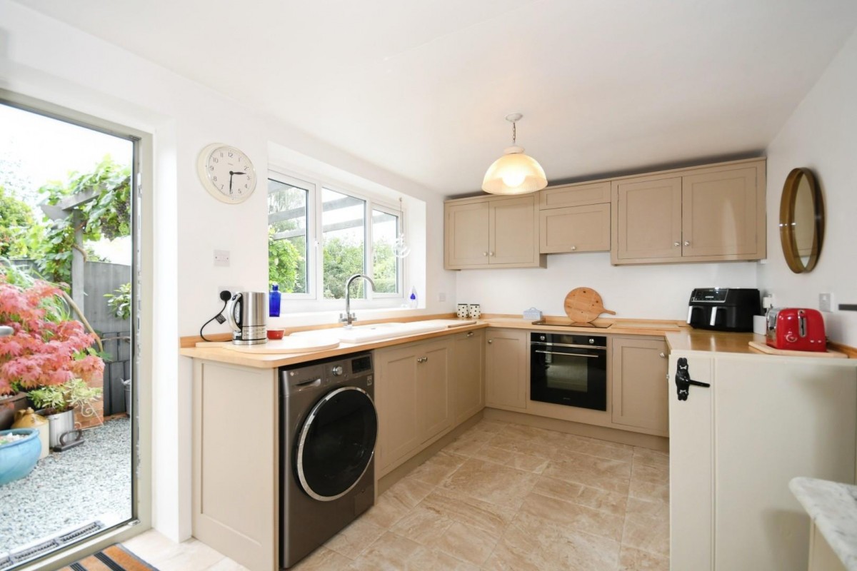 White Cottage, Old Road, Brampton, Chesterfield, S40 3QN
