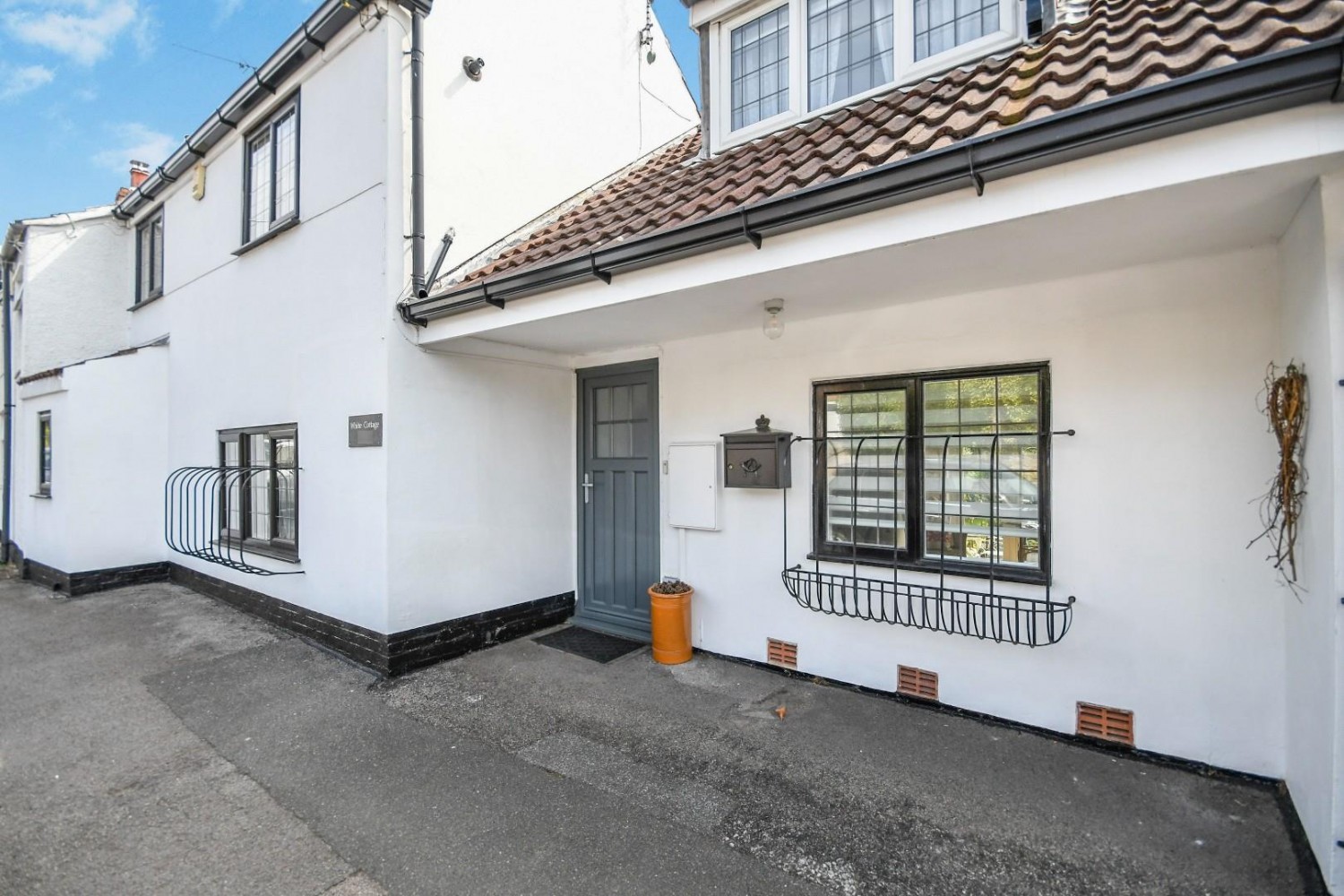 White Cottage, Old Road, Brampton, Chesterfield, S40 3QN