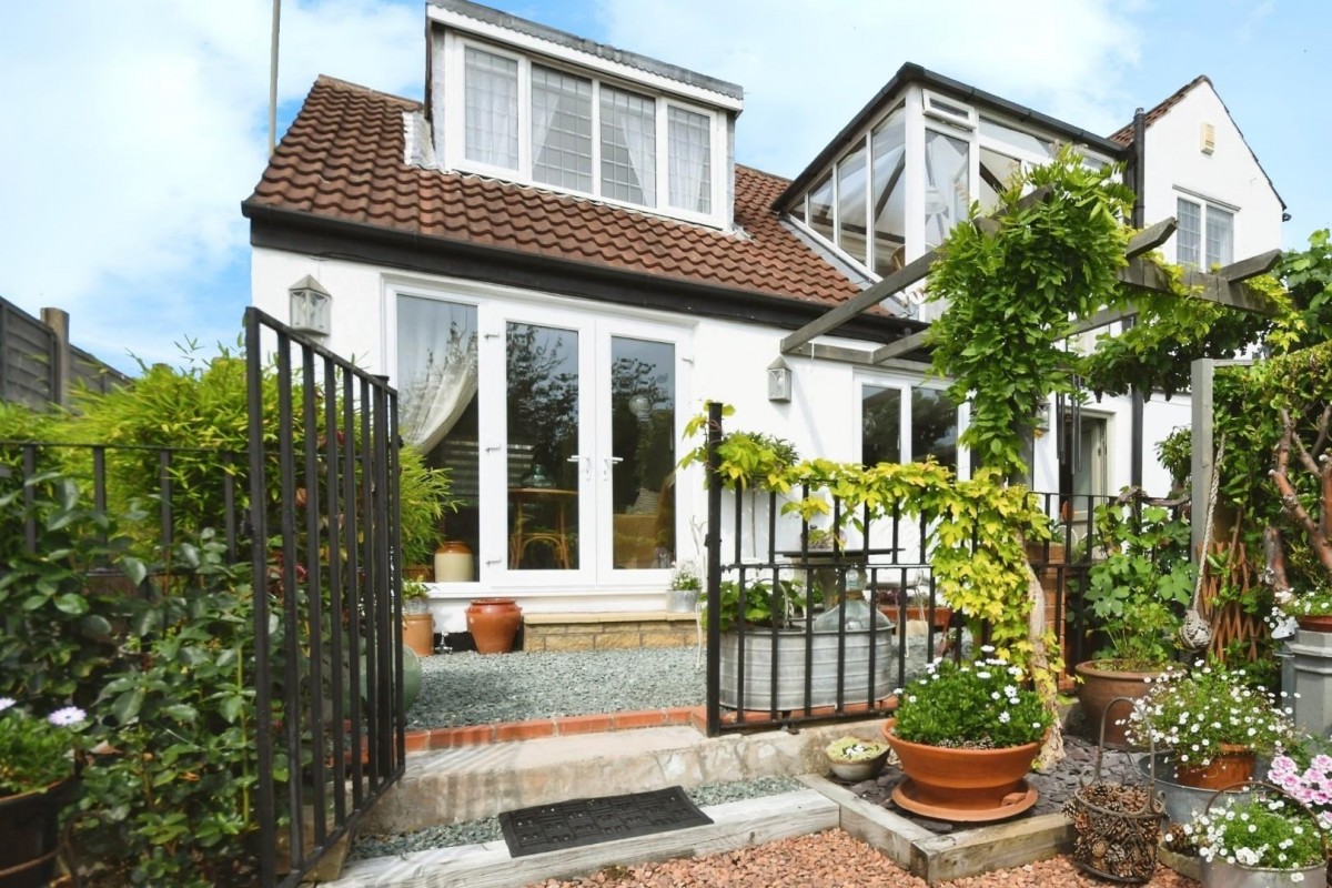 White Cottage, Old Road, Brampton, Chesterfield, S40 3QN