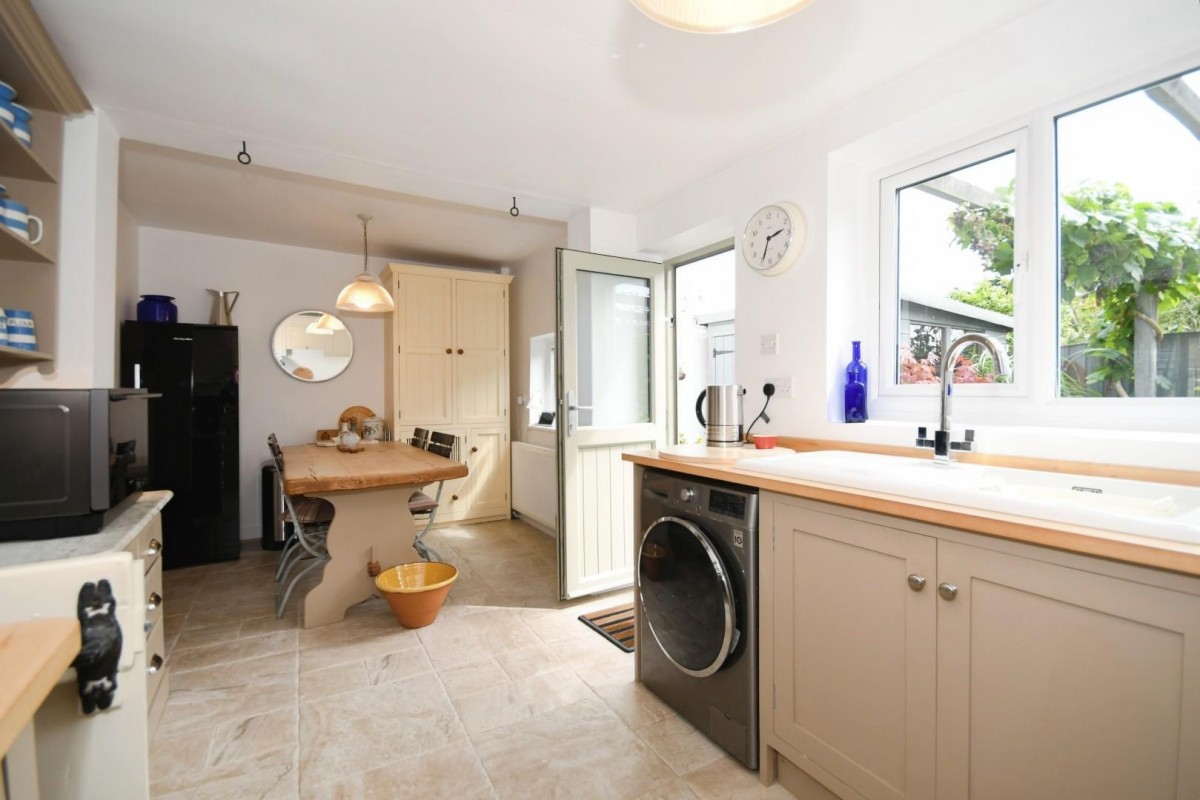 White Cottage, Old Road, Brampton, Chesterfield, S40 3QN