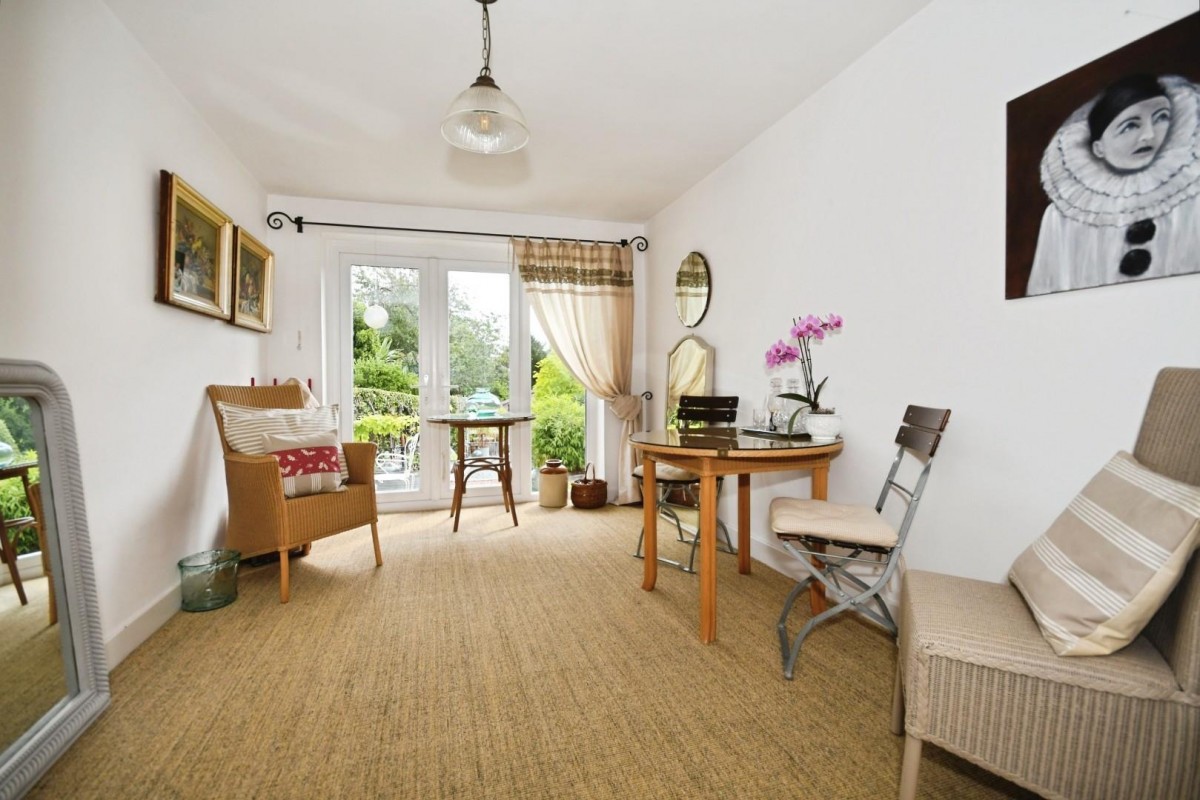 White Cottage, Old Road, Brampton, Chesterfield, S40 3QN