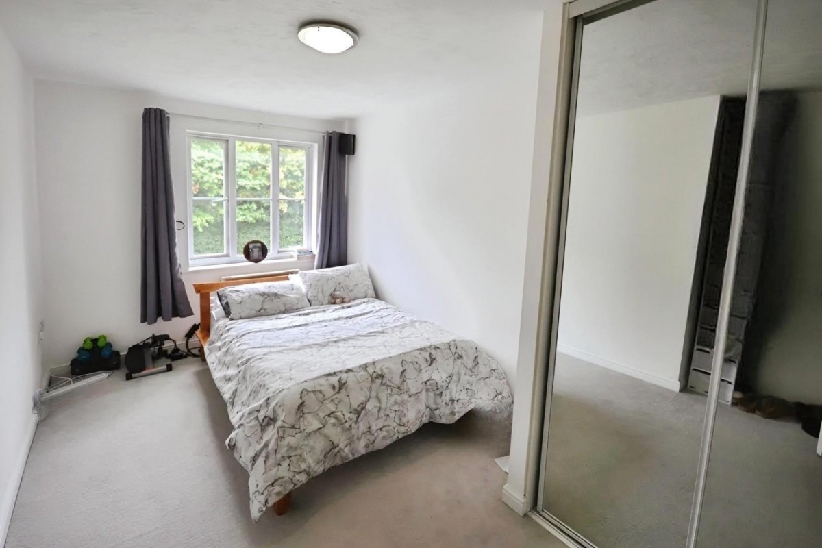 St. James Gardens, Little Heath