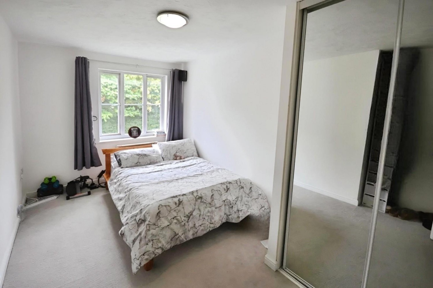 St. James Gardens, Little Heath