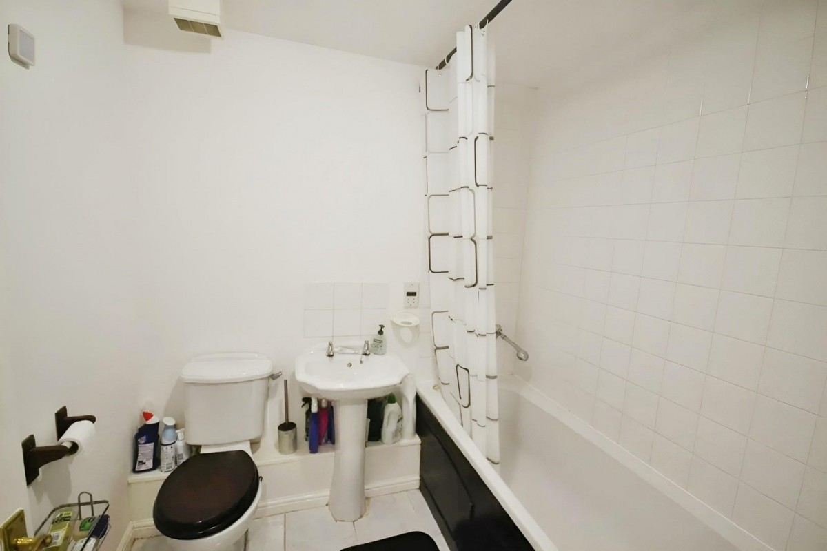 St. James Gardens, Little Heath