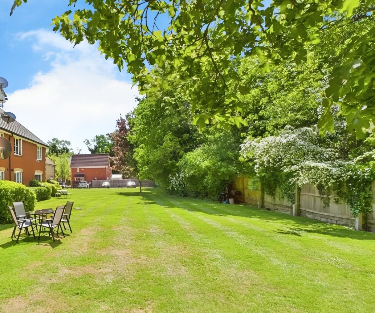 St. James Gardens, Little Heath