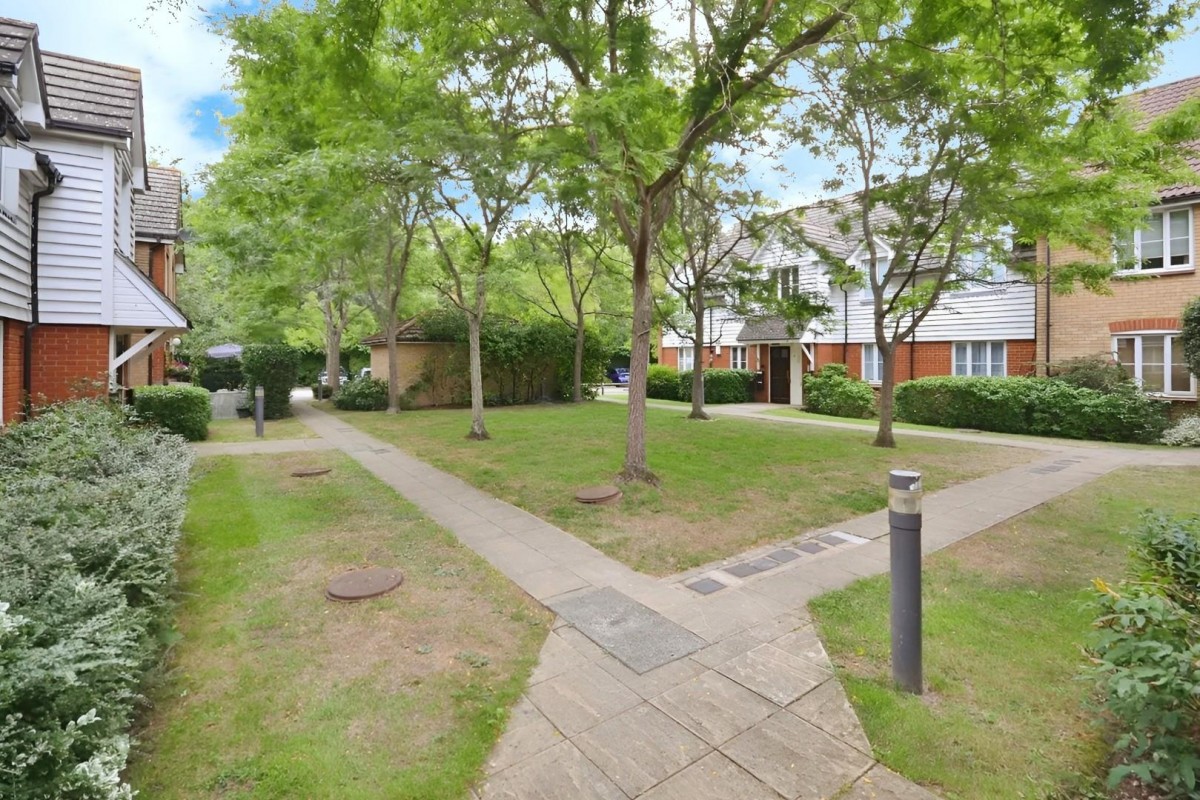 St. James Gardens, Little Heath