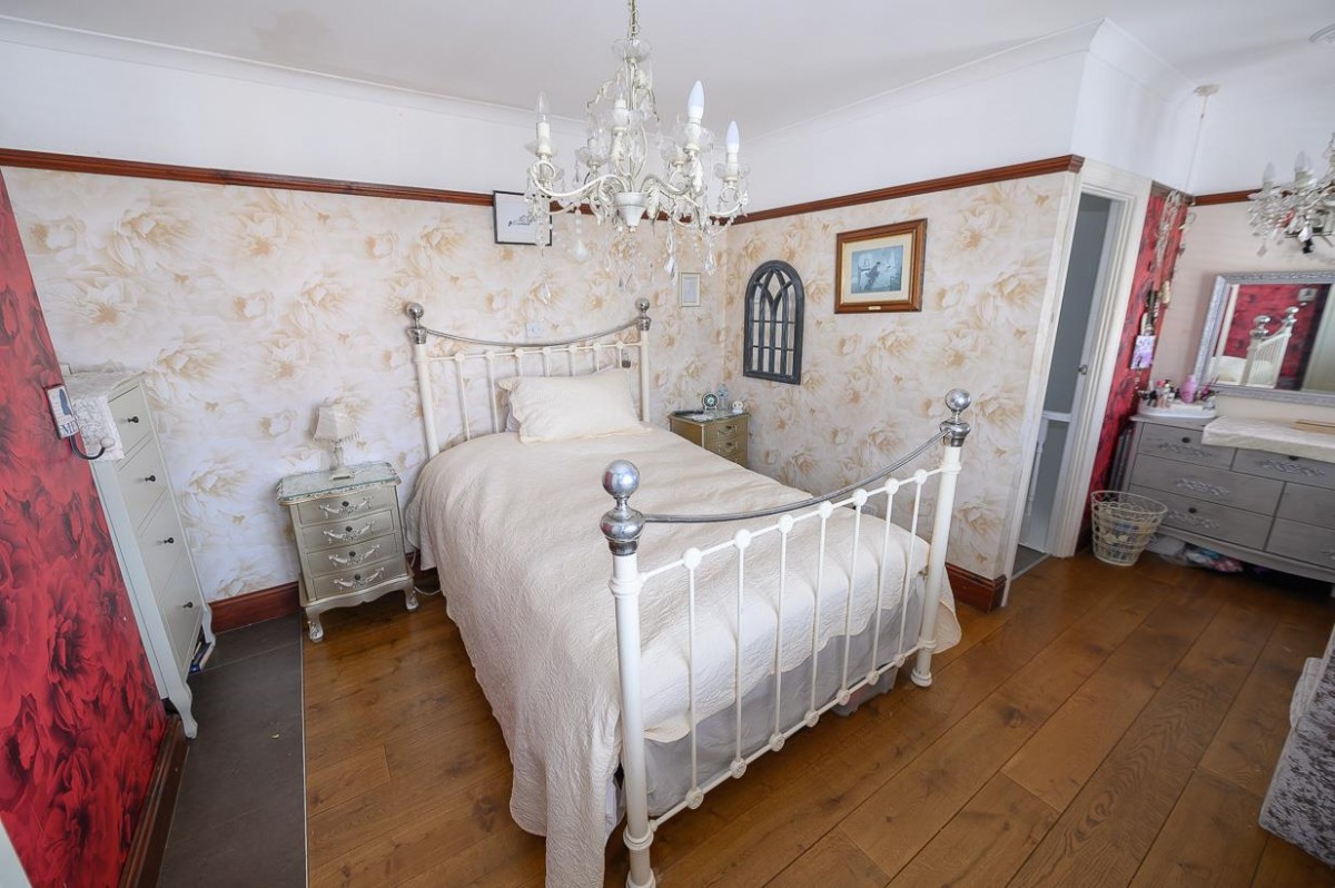 Longden Road, Downend, Bristol, BS16 5RL