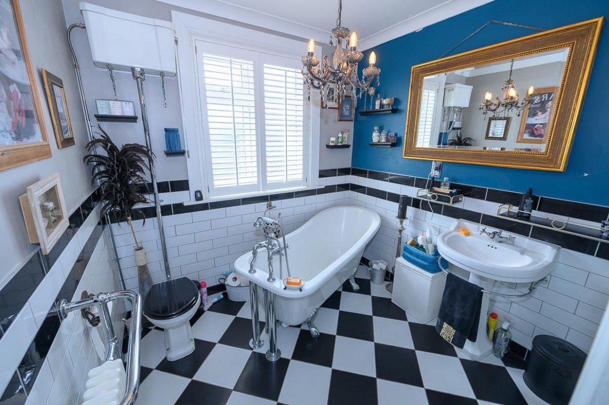 Longden Road, Downend, Bristol, BS16 5RL