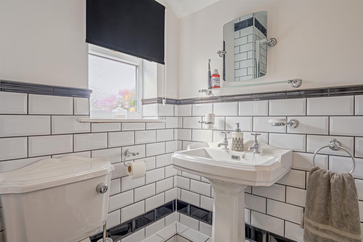 Bromley Lane, Kingswinford, DY6 8HX