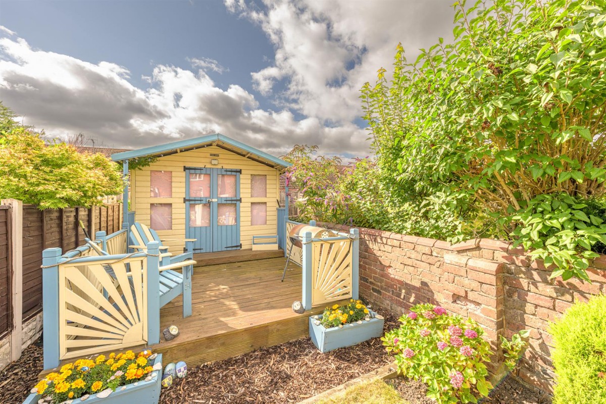 Bromley Lane, Kingswinford, DY6 8HX